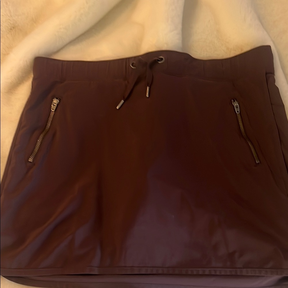 Athleta Burgundy skort with built in mesh shorts and zipper pockets
